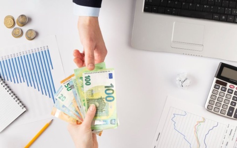 Αυξάνεται ο κατώτατος μισθός από την 1η Ιανουαρίου 2026